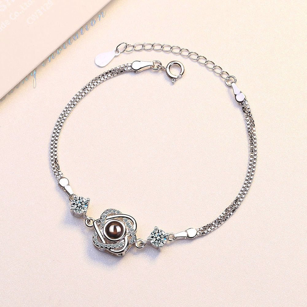 Pulseira em Forma de Coração com Projeção de Memórias de Amor