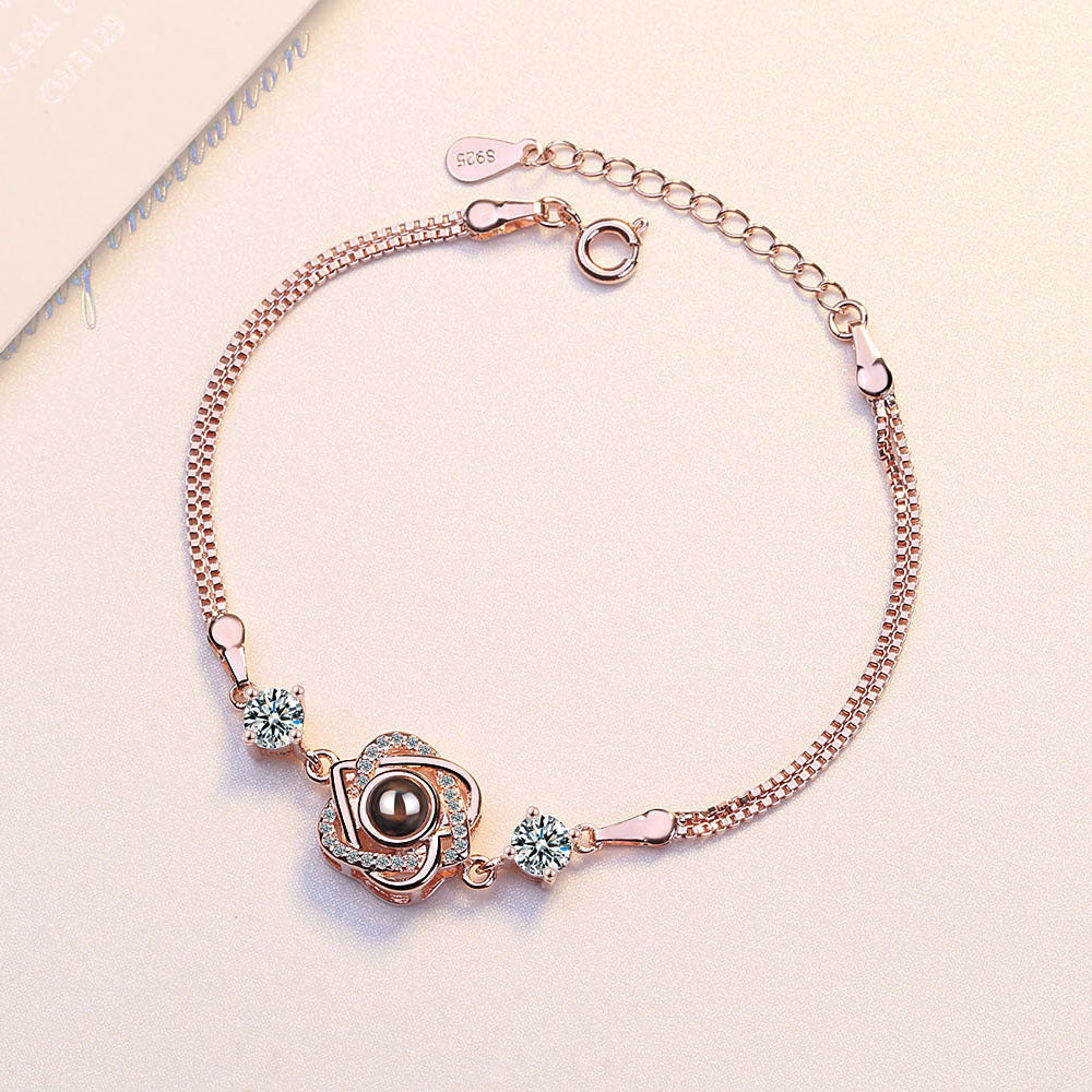 Pulseira em Forma de Coração com Projeção de Memórias de Amor