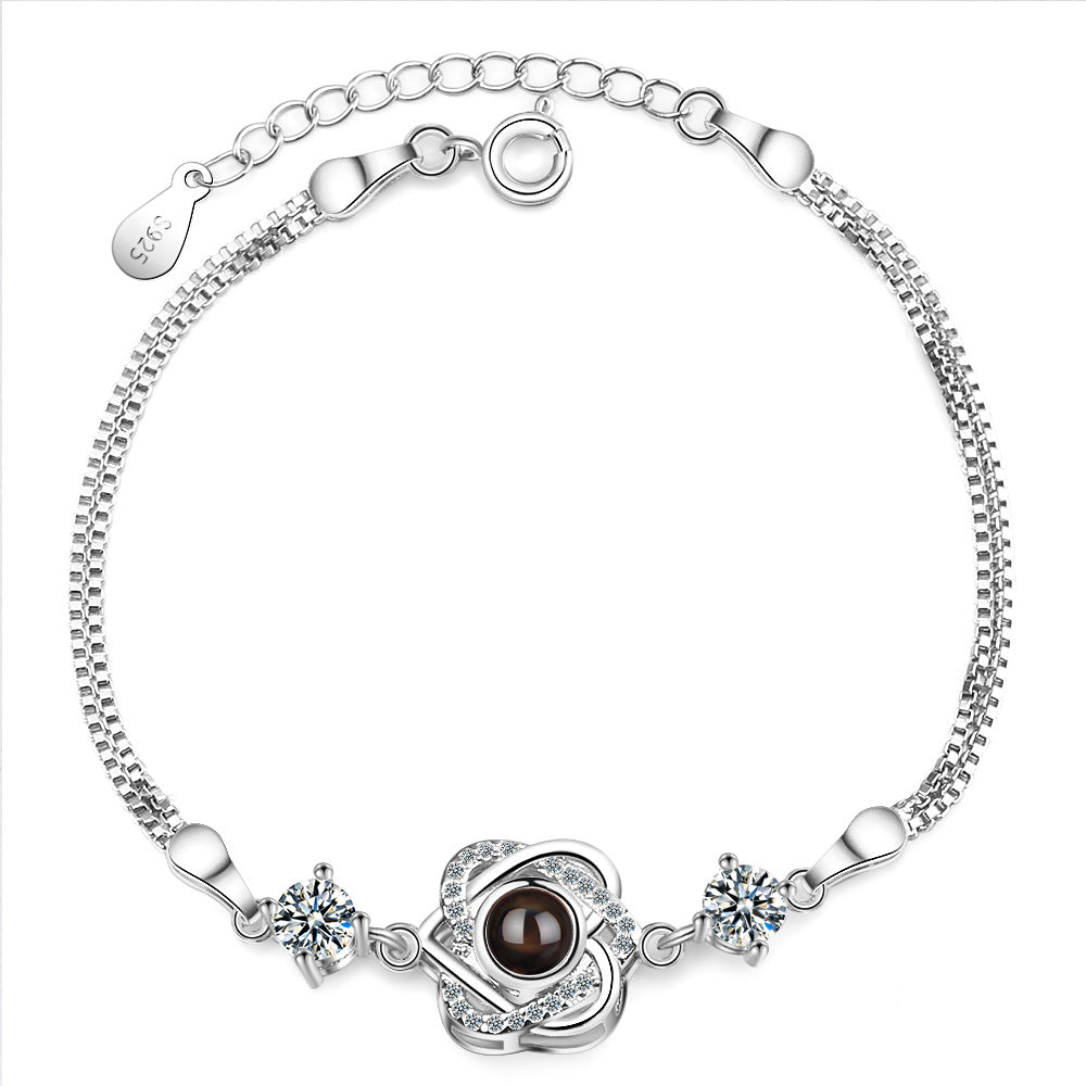Pulseira em Forma de Coração com Projeção de Memórias de Amor
