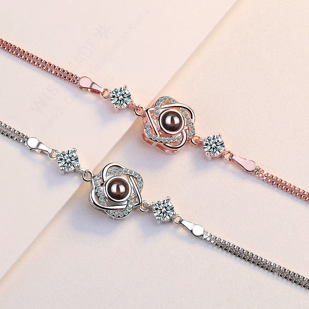Pulseira em Forma de Coração com Projeção de Memórias de Amor