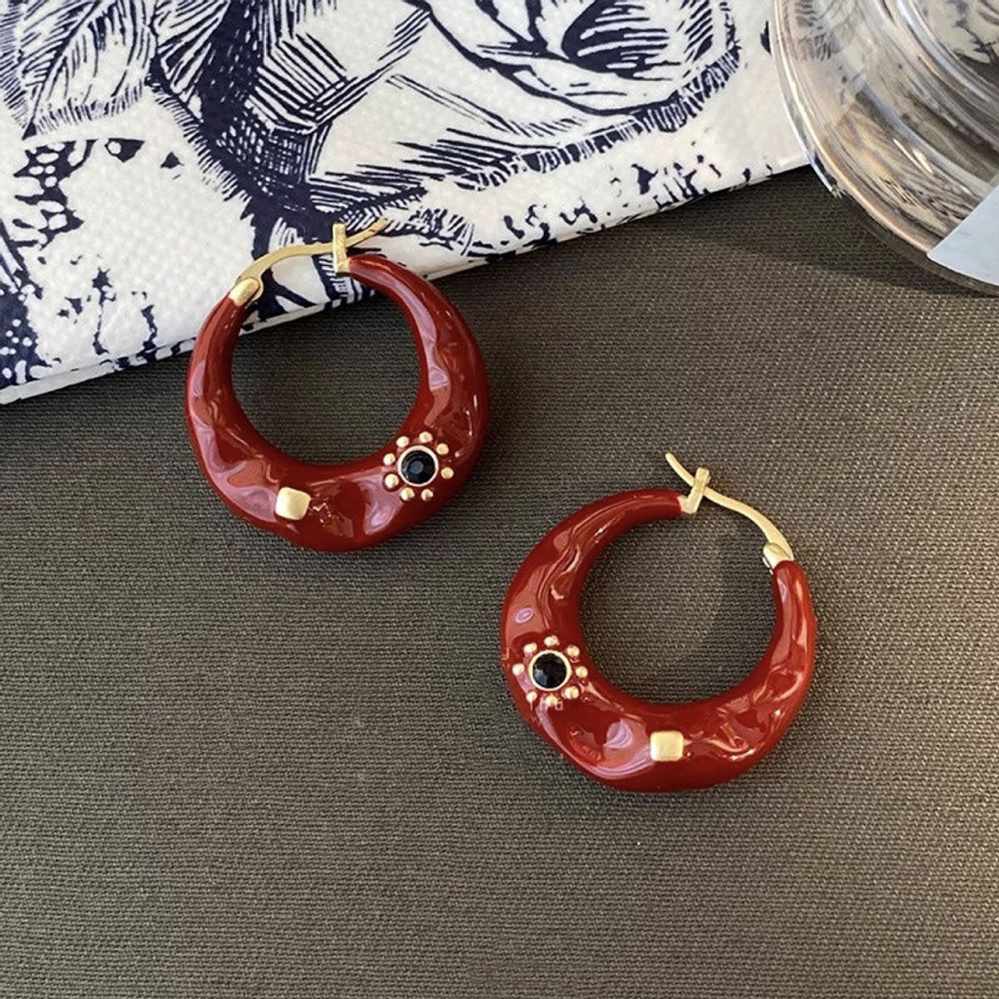 Novos Brincos de Pino de Luxo Leve Estilo Hong Kong de Alta Qualidade
