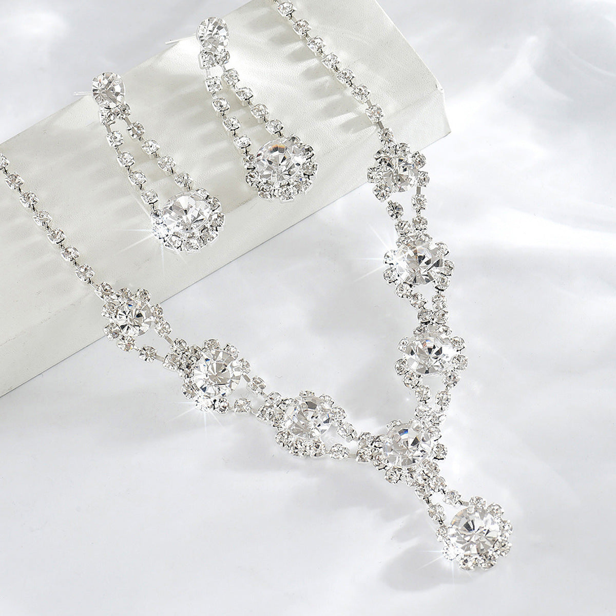 Colar e Brincos de Cristal com Strass de Alta Qualidade - Venda Popular