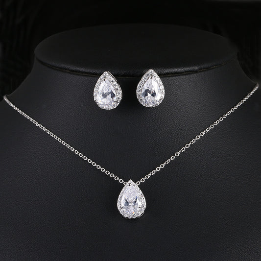 Necklace and earrings with Teardrop-shaped Gemstone