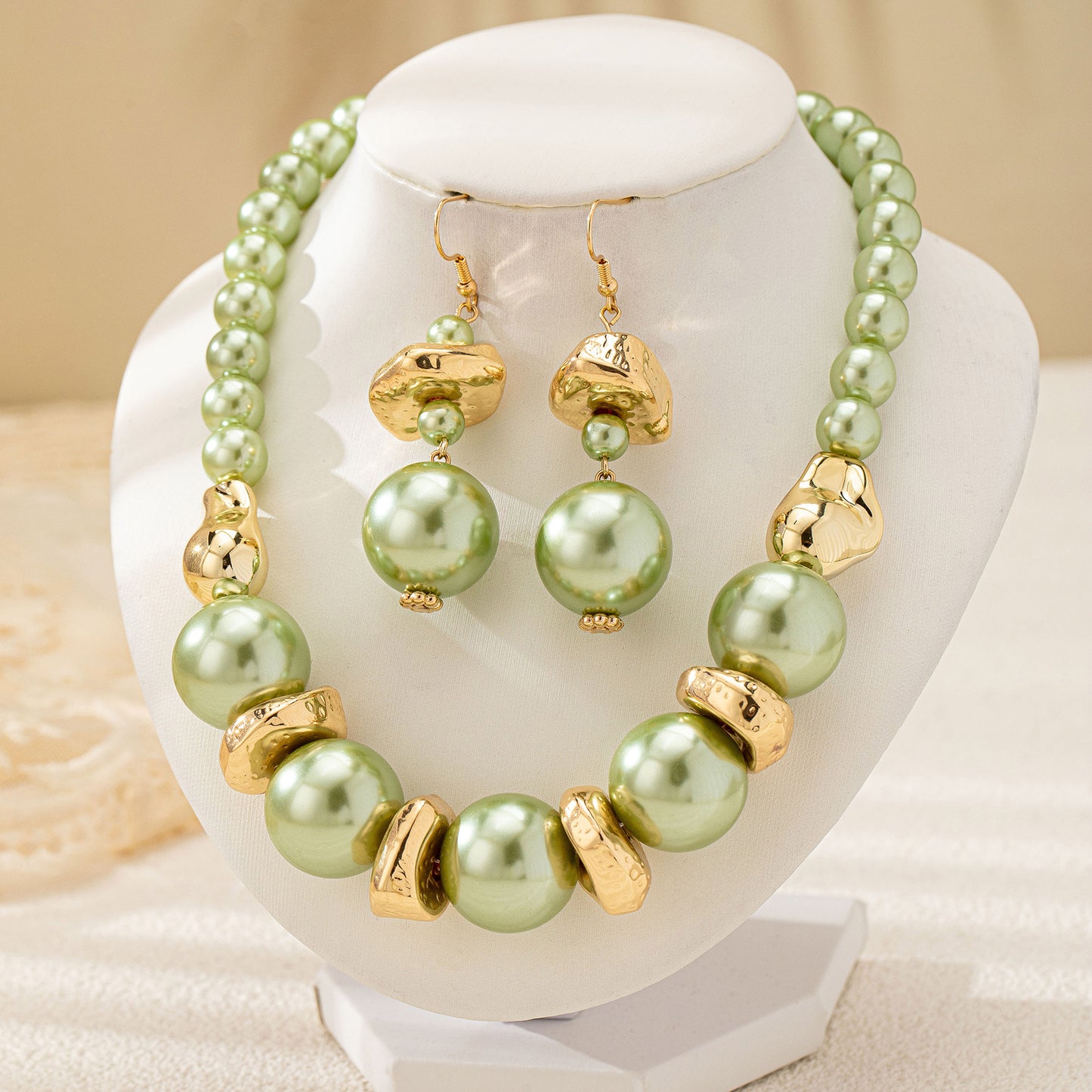 Conjunto de Três Peças para Mulheres: Colar de Pérola de Alto Estilo e Brincos