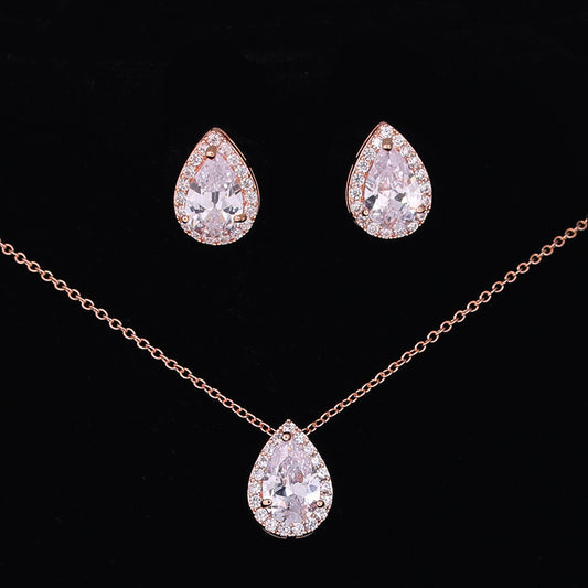 Necklace and earrings with Teardrop-shaped Gemstone